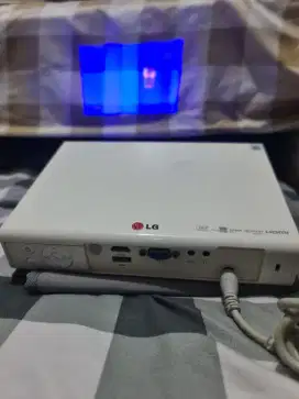 Projector LG model PA72G-JE untuk Nobar di Rumah