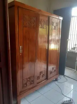 Lemari geser sliding 3 pintu jati bekas dah melamin seperti baru bogir