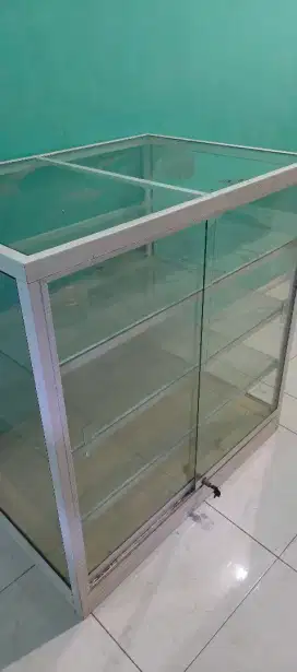 Etalase bagus kokoh
