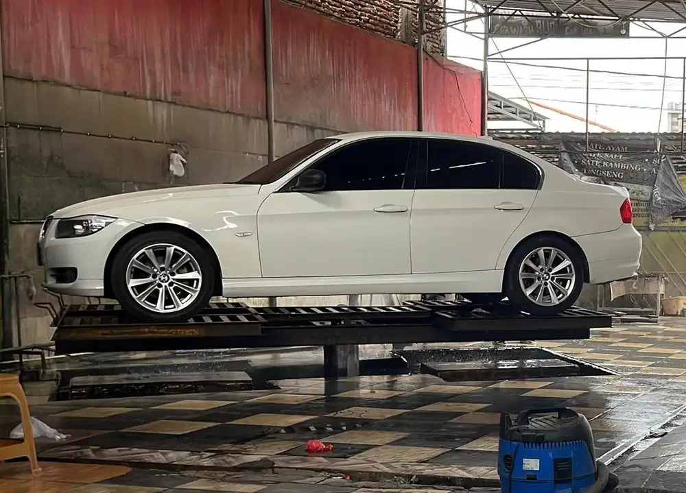 BMW 320i LCI i- Drive (E90)