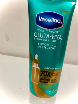 Vaseline gluta hya smoothing perfector