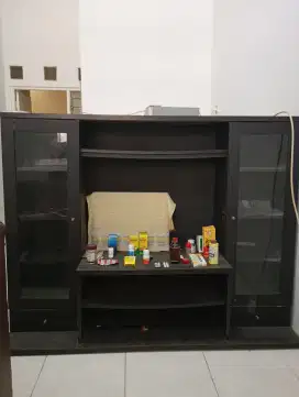Lemari pajangan/Tv bekas INFORMA