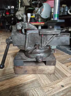 Ragum 4 inch body tangung bisa muter barang lawas