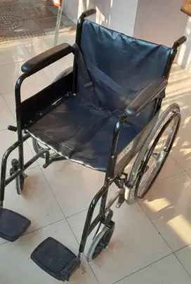 Kursi roda masih mulus baru dipakai 1 minggu