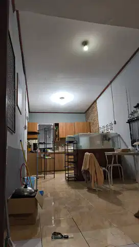 Rumah Disewakan/tahun beserta isinya, springbed,mesin cuci,ac,dll
