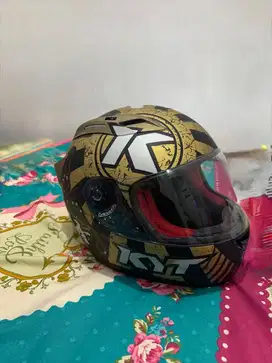 Helm KYT ukuran L