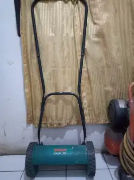 Potong rumput dorong