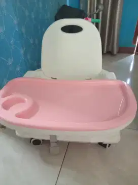 Tempat duduk makan baby