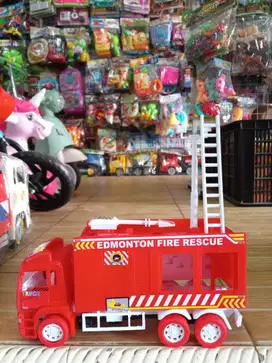 mainan anak truk pemadam kebakaran