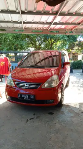 Nissan Serena C24 AT Merah