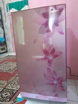 Kulkas rumah tangga merek sharp kirie