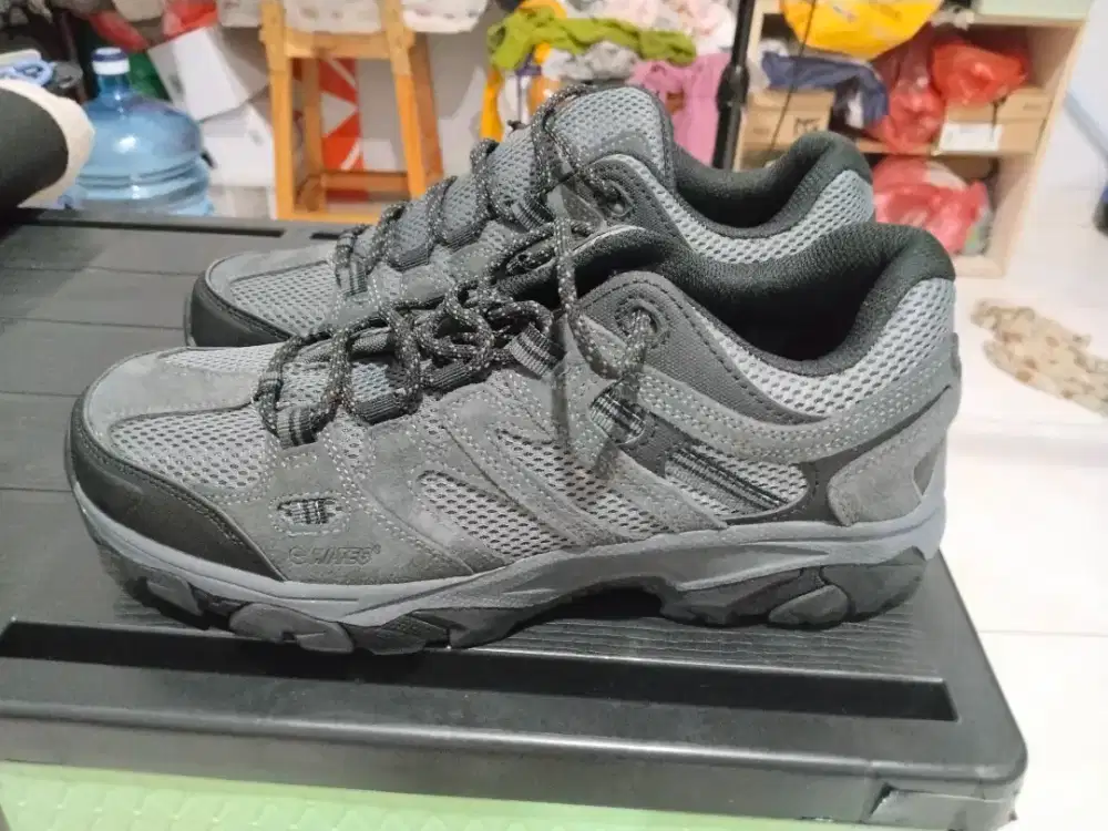 Jual sepatu merk hi-tec