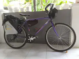 Sepeda touring besi