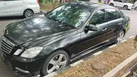 Mobil Mercedes Benz E250 sedan tahun 2013