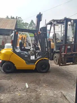 Forklift Komatsu 2,5 Ton,Manual,Tiang 3 Meter,FD25-17,Tahun 2017