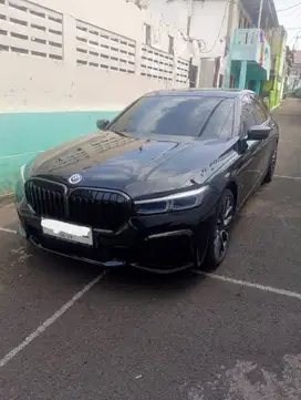 Sedan BMW 730 Li 2022 Kondisi dan Perawatan Baik