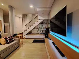 Dijual Rumah Cantik Full Interior dekat Sekolah Tarakanita