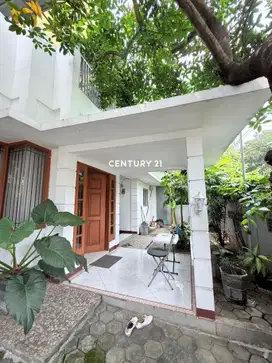 Dijual Rumah Dengan Tanah Luas Lokasi Strategis Dekat Tanah Kusir