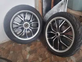 Dijual velg variasi beserta ban masih tebal baru 2 bulan