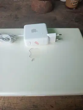 Di Jual Laptop Macbook 4,1 Bekas
