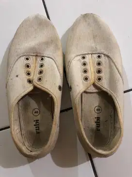 Sepatu rubi ori