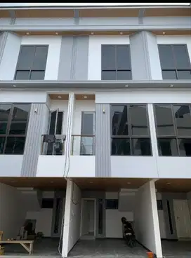 Rumah Mewah Bergaya Eropa 4 Menit Tol Cempaka putih Jakarta pusat