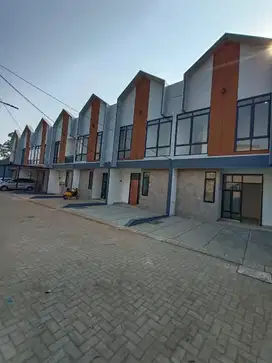 rumah 2 lantai ready stok lokasi strategis