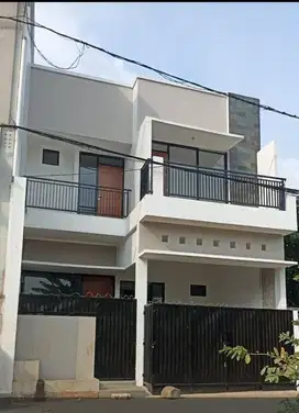 Rumah Baru tanah besar siap huni di jakasampurna bekasi barat
