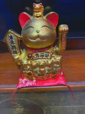 Kucing hoki dan 4 shion
