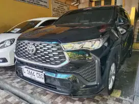 Toyota Kijang Innova Zenix V Matic Hitam
