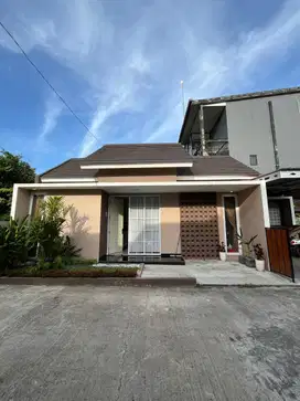 RUMAH CANTIK ESTETIK MODERN - ISTIMEWA DI PURWOMARTANI KALASAN