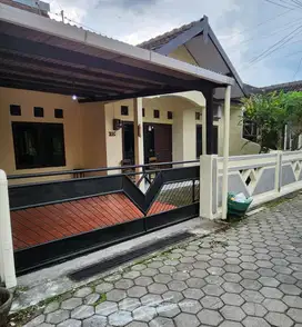 Rumah strategis dalam perumahan di jalan kabupaten jogja dalam ringroa