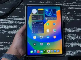 iPad Pro M2 128Gb Wifi Only Silver Unit + Charger dan Keyboard Mulus