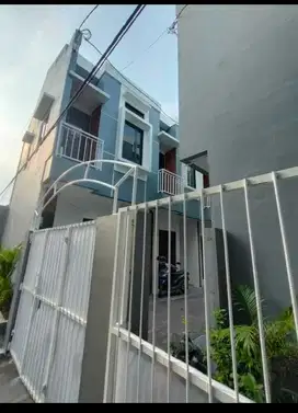 dijual rumah strategis kayumanis dekat st.matraman,busway,rawamangun