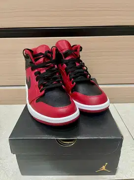 AIR JORDAN 1 MID