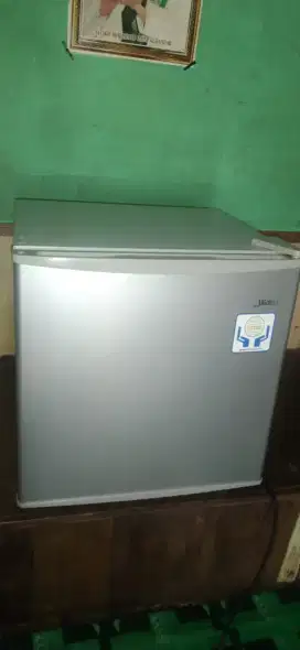 Kulkas 1pintu mini merk Midea,Watt rendah.