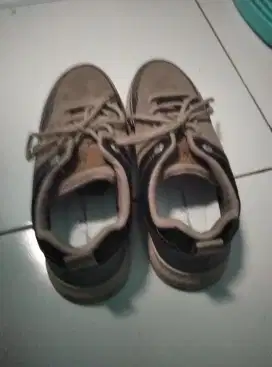 Sepatu cat merk yongki
