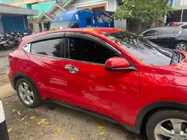 Honda hrv merah