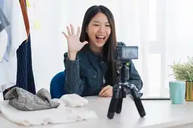 Host Wanita live streaming  yang berpengalaman bekerja dari rumah