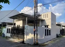 Rumah 2 Lantai dan Dekat dengan Gerbang Tol Karawaci Barat