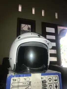 Helm Injak Kaca Dalam