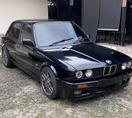 BMW 318i (1990)