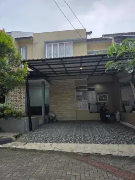 Disewakan rmh mewah 2lt di Bukit Cimanggu City akses Toll & statsiun