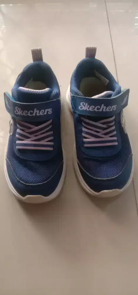 Sepatu anak mereka Skechers