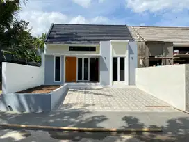 DIJUAL RUMAH MINIMALIS SIAP HUNI DI UTARA PASAR GODEAN 500JTan, READY