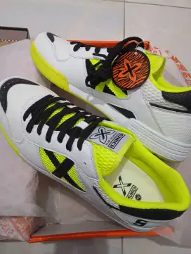 Sepatu futsal x munich