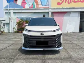 Toyota Voxy 2.0 2023
