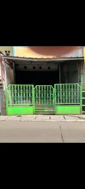 Disewakan rumah cocok untuk  Tempat usaha