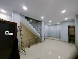 Ruko 3 Lantai Bagus Strategis Tengah Kota di Kartini