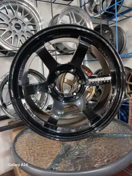 Rays te37 ring 18 lebar 9 pcd 6x139,7 ET 0. Fortuner pajero
